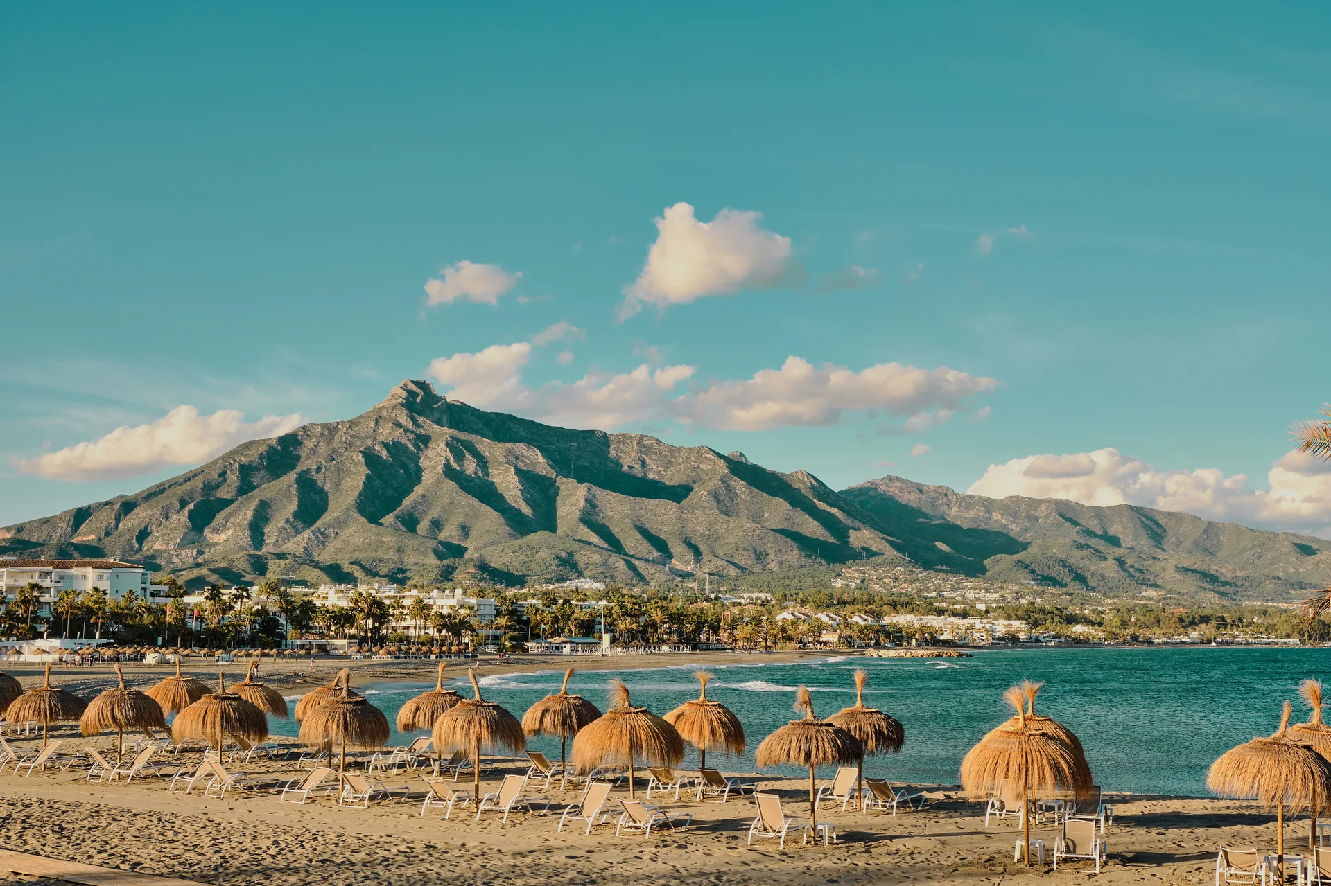 Puerto Banús jachthaven Marbella op een zonnige dag